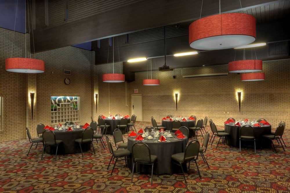 Royal Hotel Lloydminster3