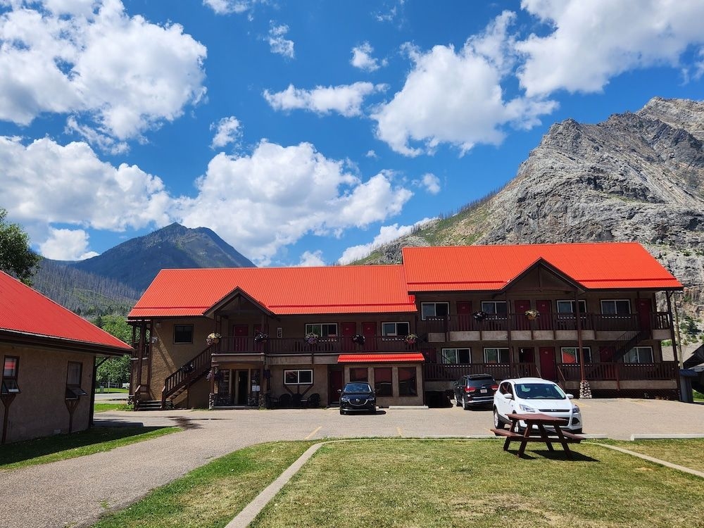Aspen Village Inn0