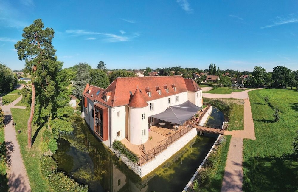 Le Chateau du Bost0