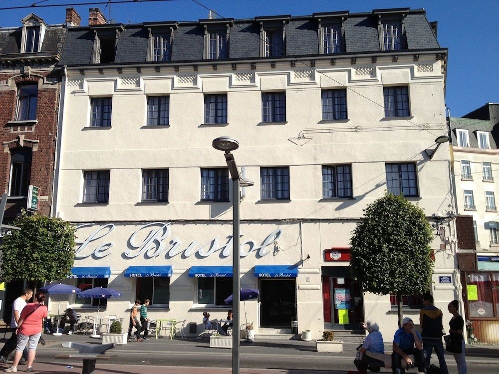 L'Hotel Le Bristol1