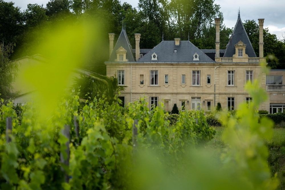 Chateau Meyre0