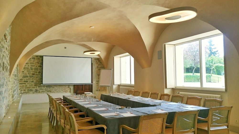 Chateau Sainte Sabine4