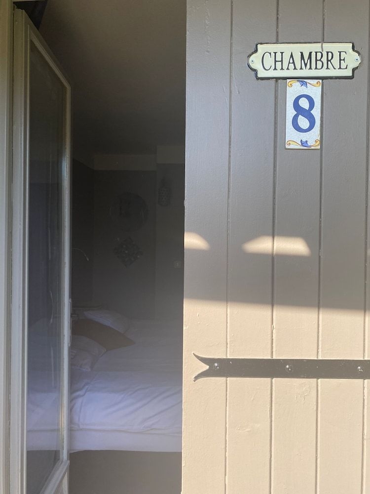 Auberge Des Pins0