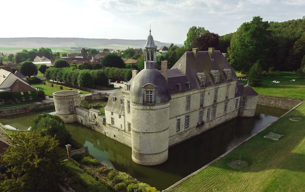 Le Chateau d Etoges3
