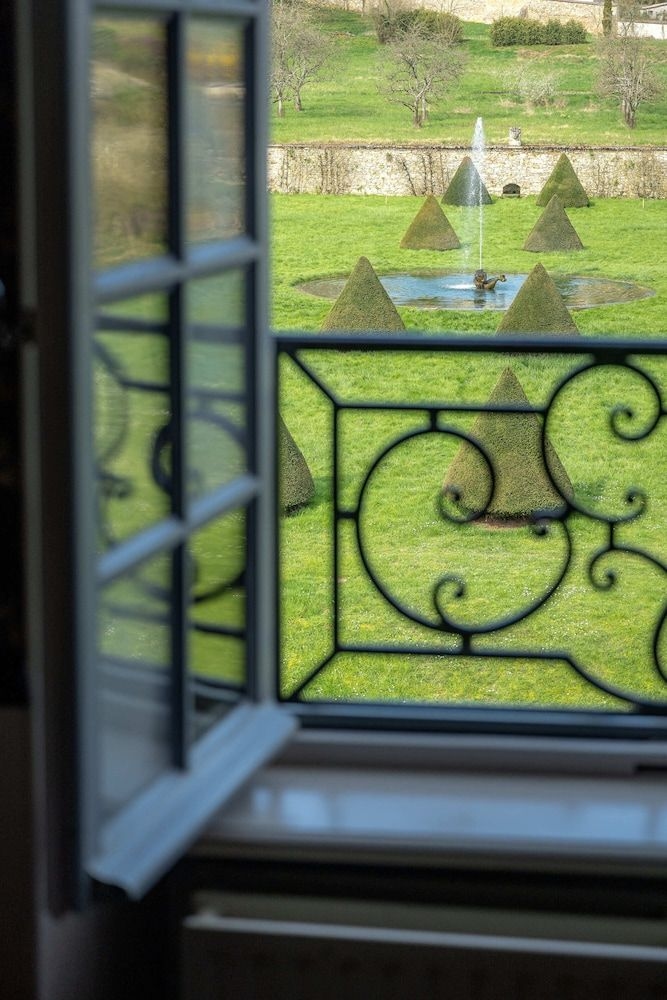 Le Chateau d Etoges1
