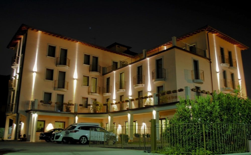 International Hotel0