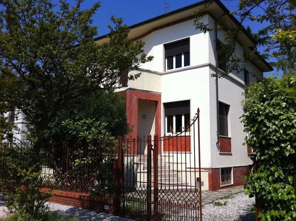 LUCCA IN VILLA ELISA0