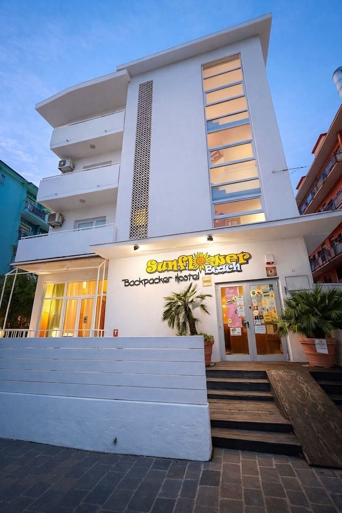 Sunflower Beach - Hostel2
