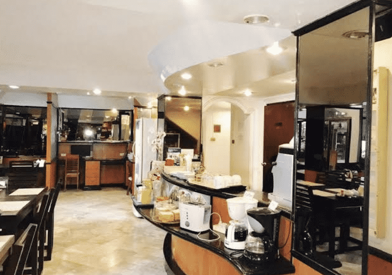 Maxim's Inn4