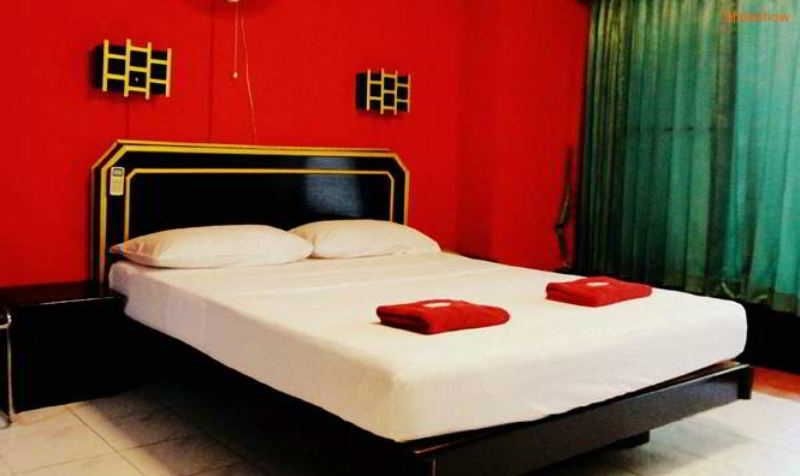 Boomerang Inn2
