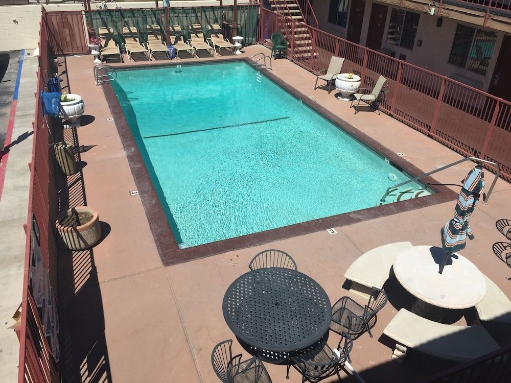 Rodeway Inn4