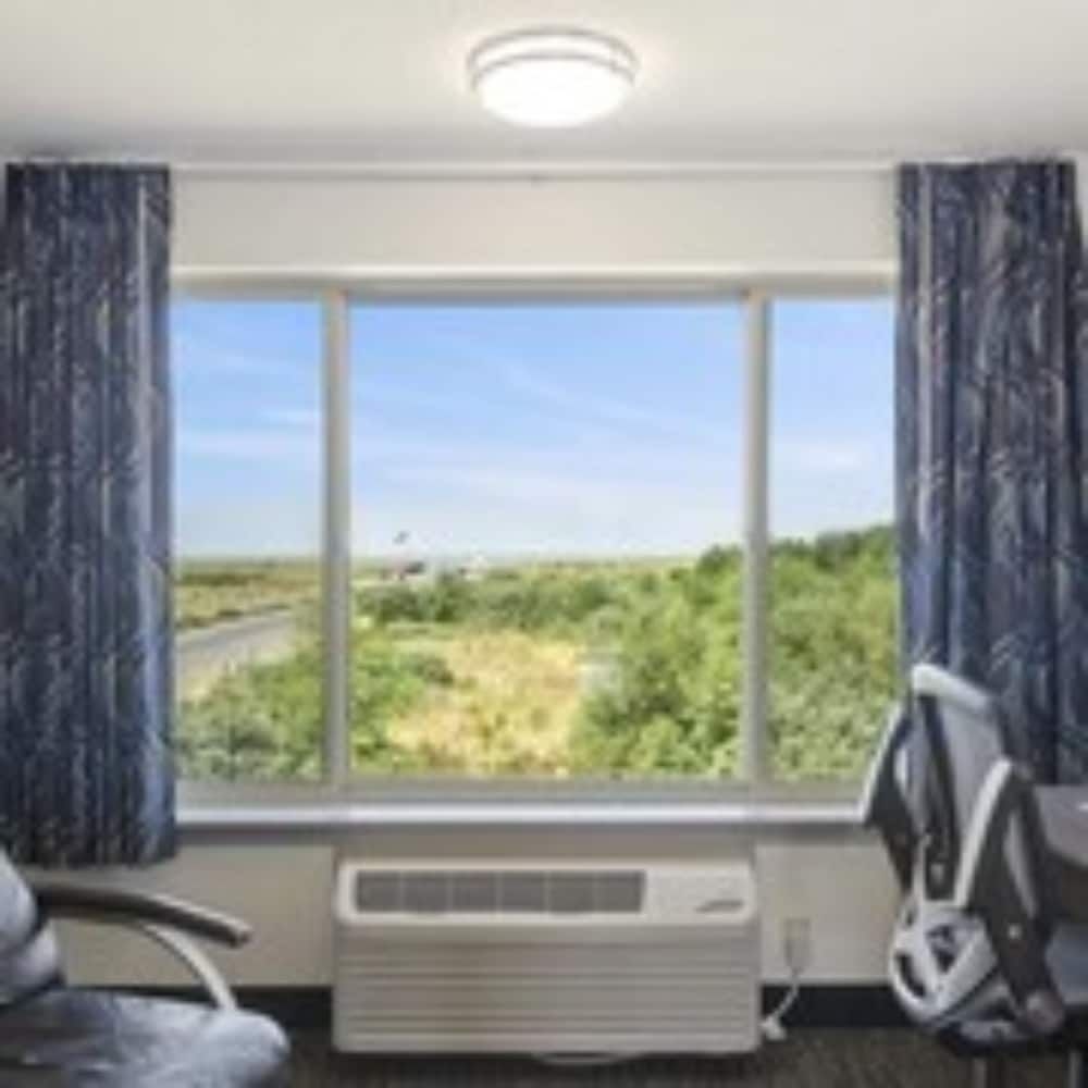 CEDARS OCEAN VIEW INN4