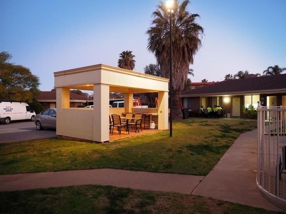 Jacaranda Motel & Holiday Units1