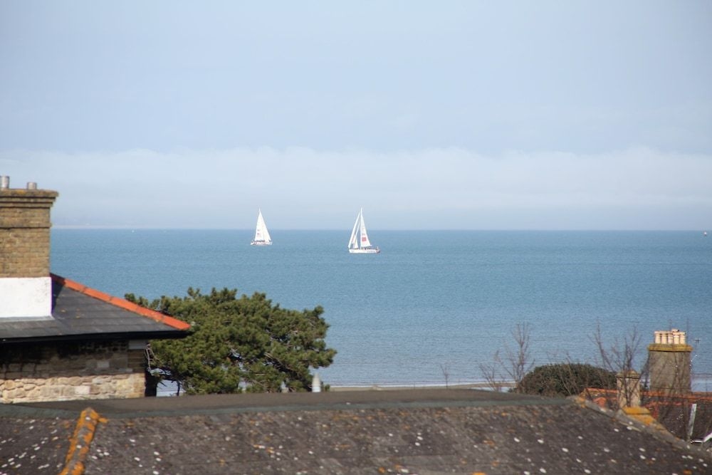 Dorset Hotel3