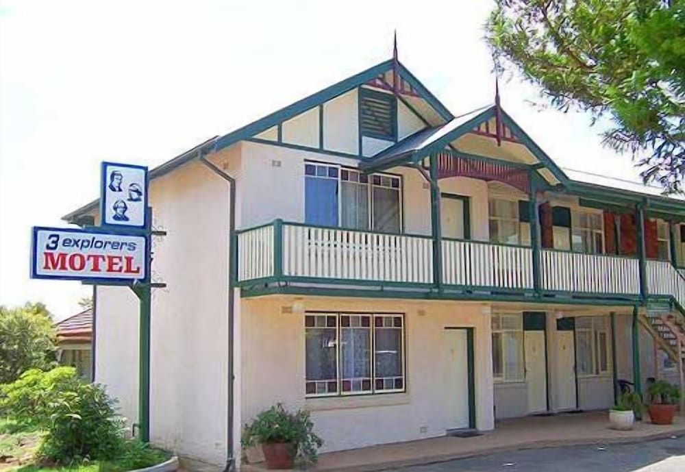 3 Explorers Motel3