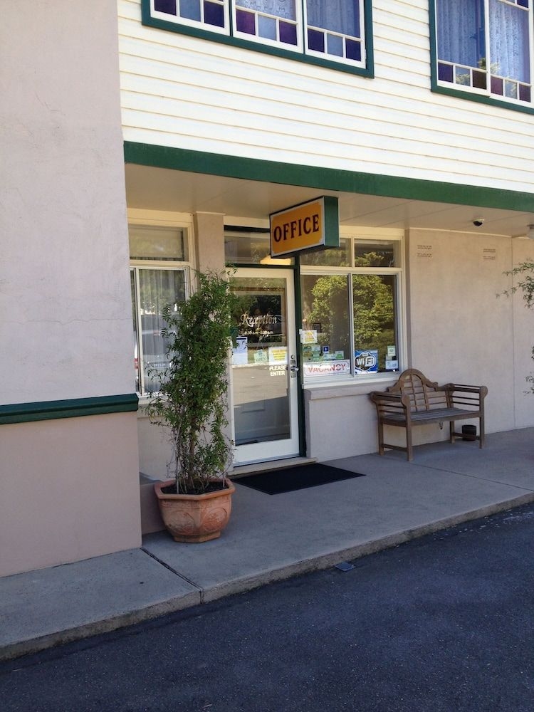 3 Explorers Motel2
