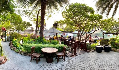 Krungsri River Hotel1