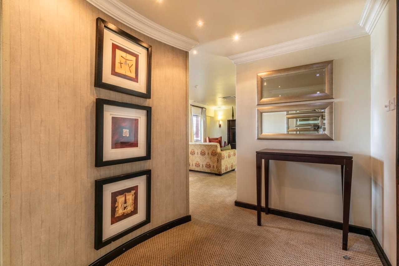 CRESTA PRESIDENT HOTEL1