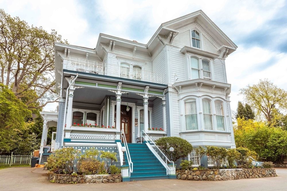 Amethyst Inn1