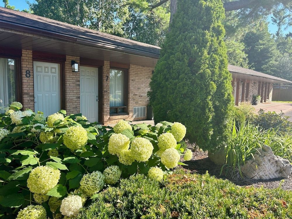 Rideau Heights Inn2