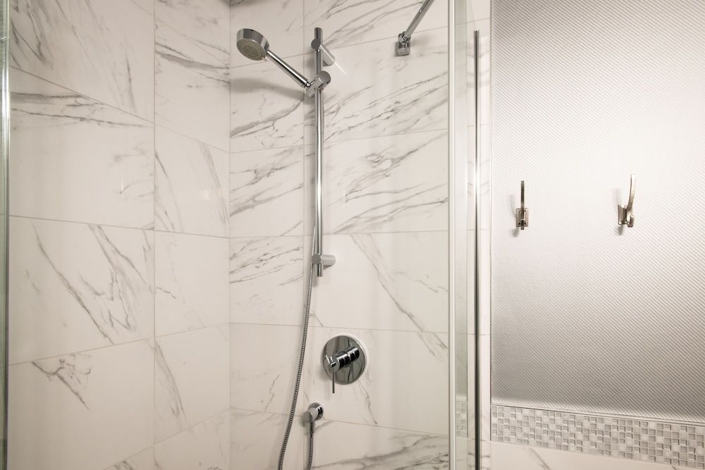 Le Chabrol Hotel & Suites4