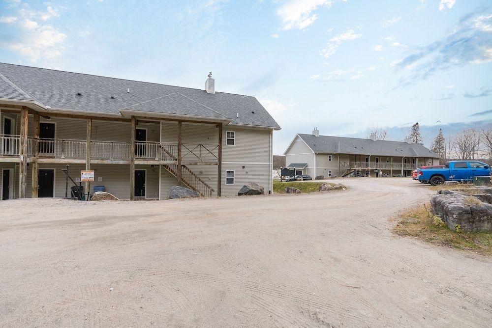 Getaways At Haliburton Heights2
