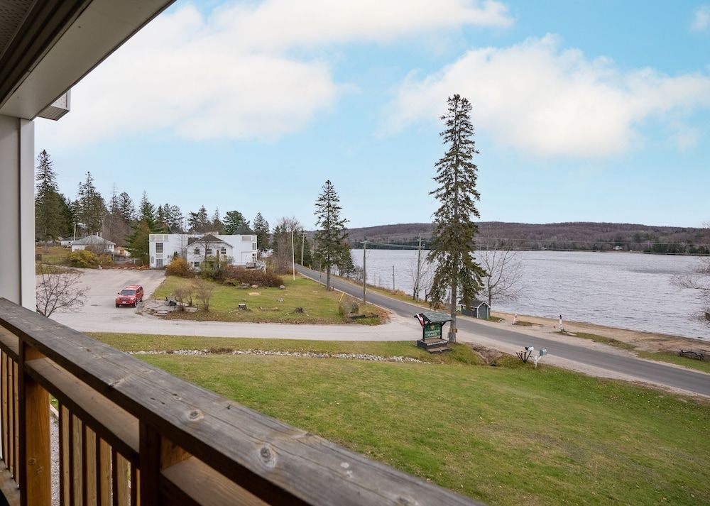 Getaways At Haliburton Heights0