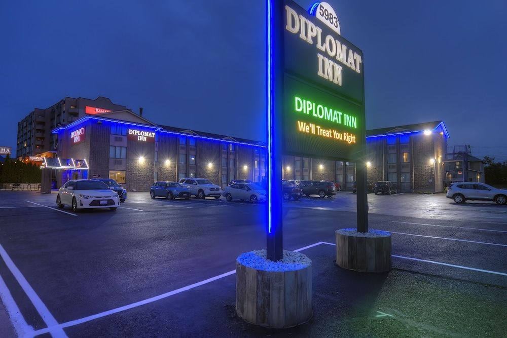 Diplomat Inn1