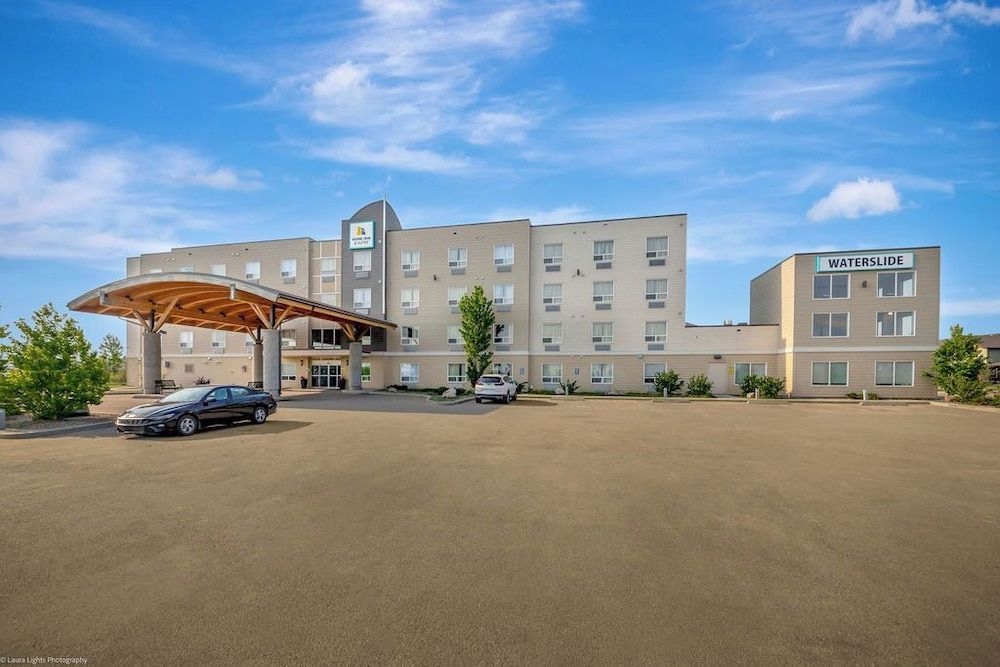 Super 8 Lloydminster2