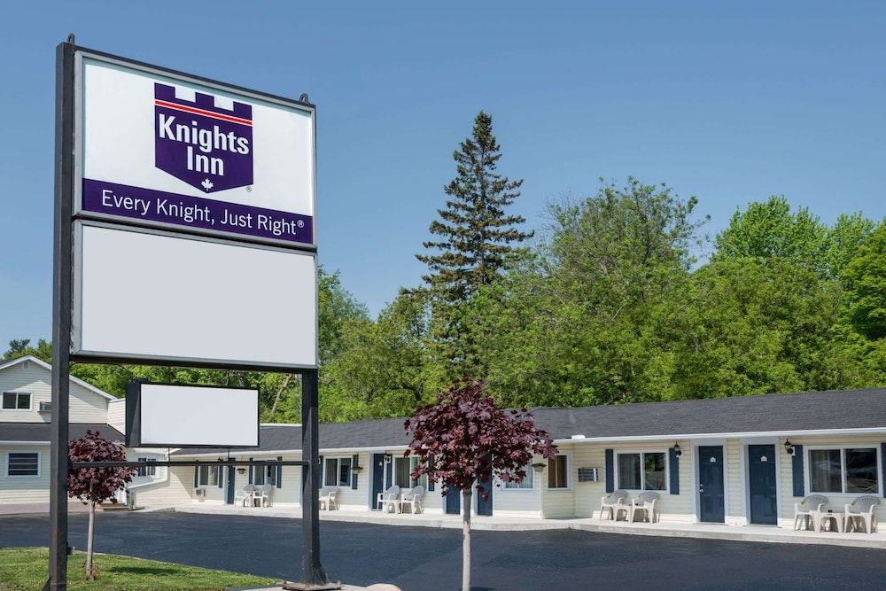 Knights Inn Arnprior0