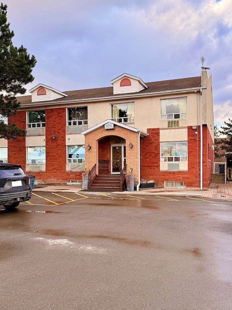 Vaughan Inn0