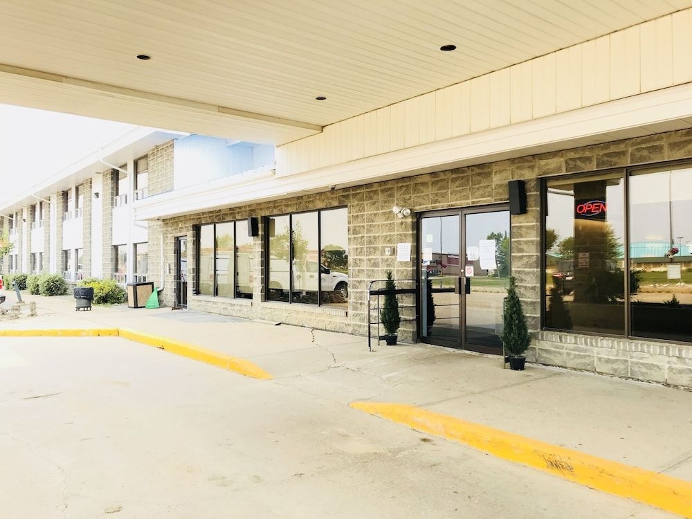 TRAVELODGE HOTEL SLAVE LAKE1