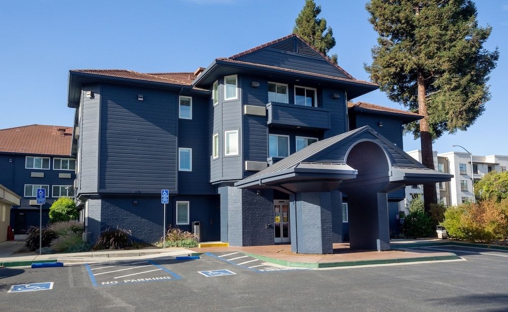 Crestview Hotel2