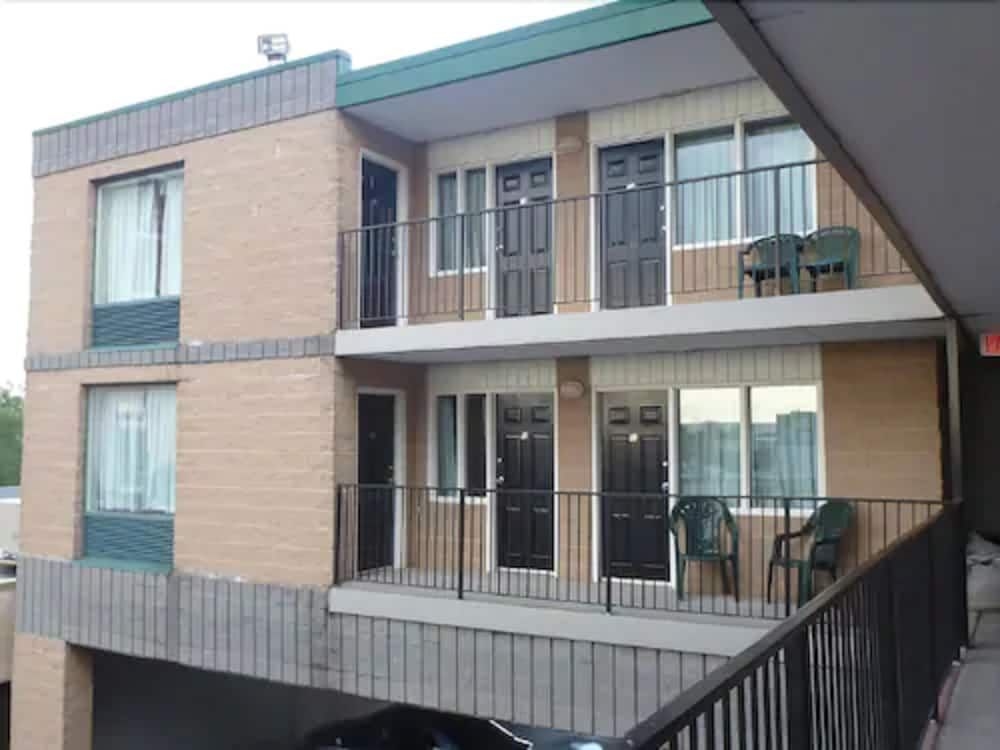 Victoria Motor Inn0