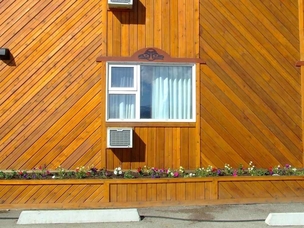 Yukon Inn0