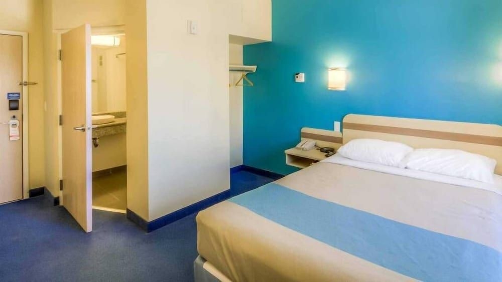 Motel 6 Estevan Sk3