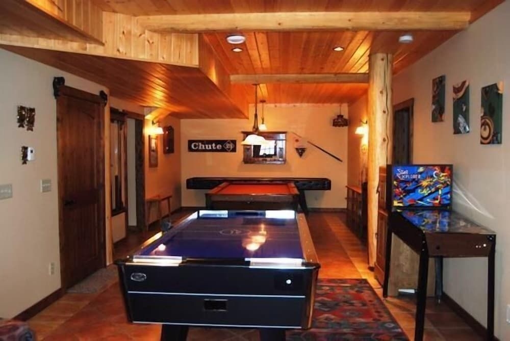 Kowal Ski Cabin by Apex Accommodations2