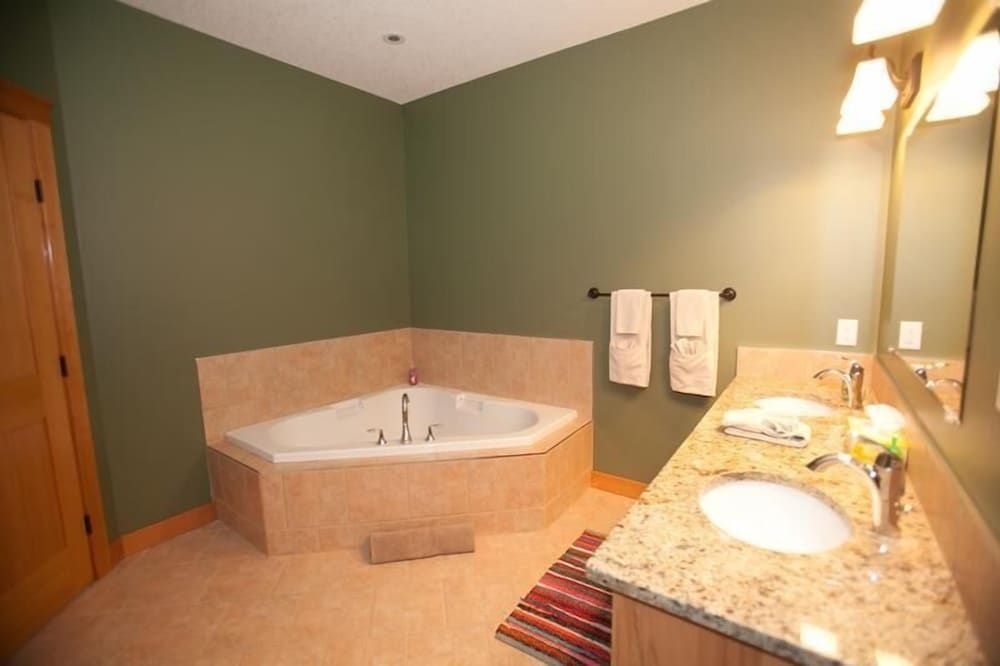 Brookside by Apex Accommodations1