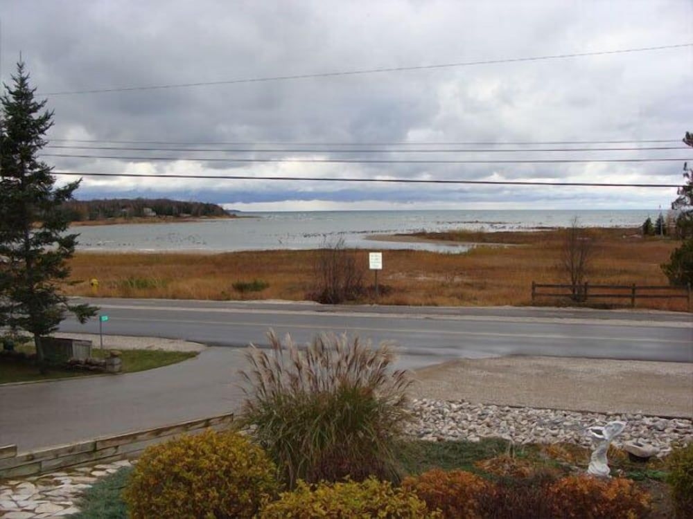 Windspire Inn0
