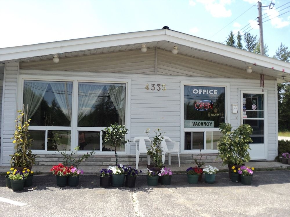 Bay Motel4