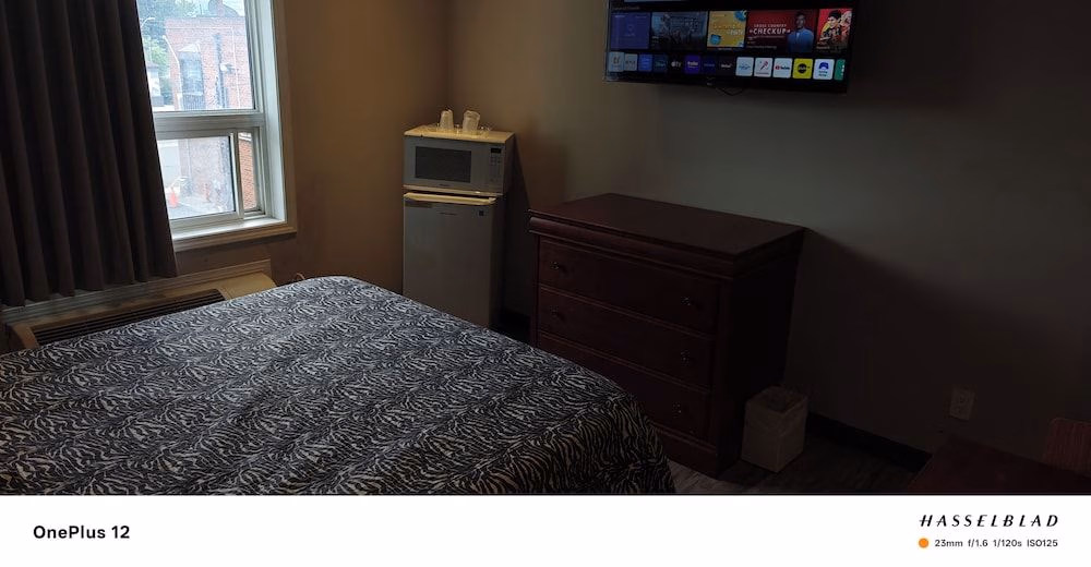Queensway Motel1