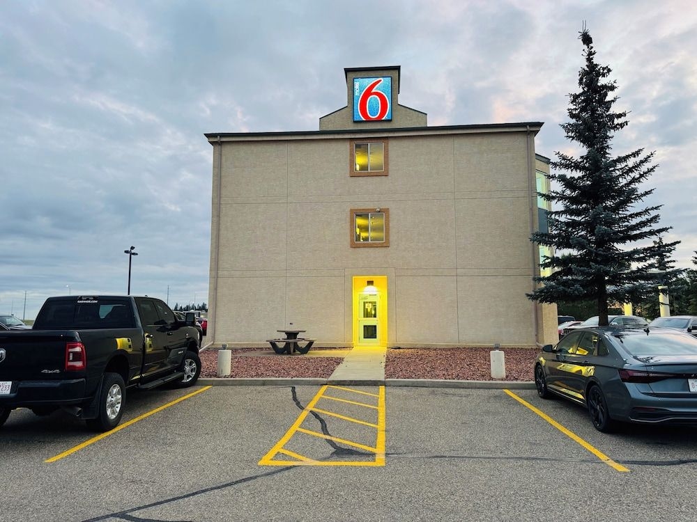 Motel 6 Red Deer3
