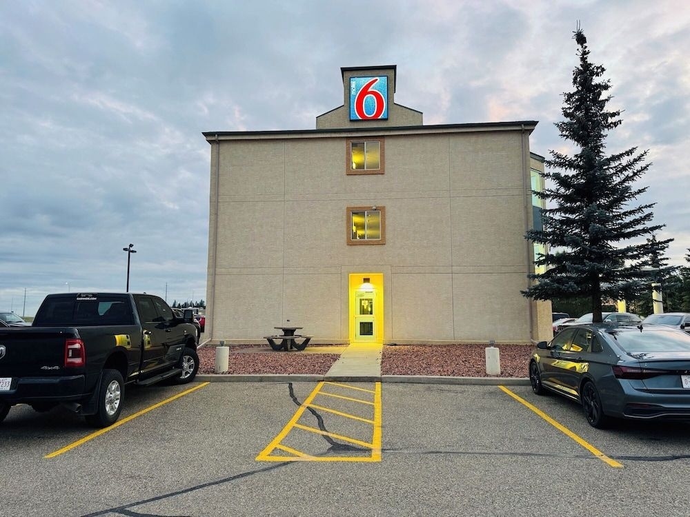 Motel 6 Red Deer0