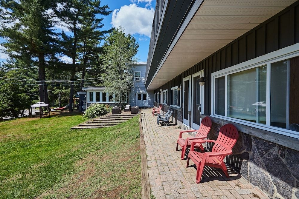 Pine Lodge Inn3