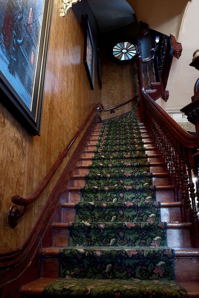 Gingerbread Manor4