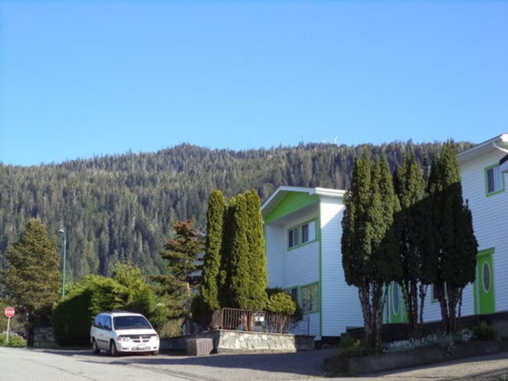 Enchanted Rainforest B&B0