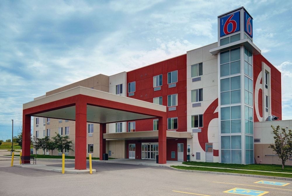 Motel 6 Airdrie, AB0