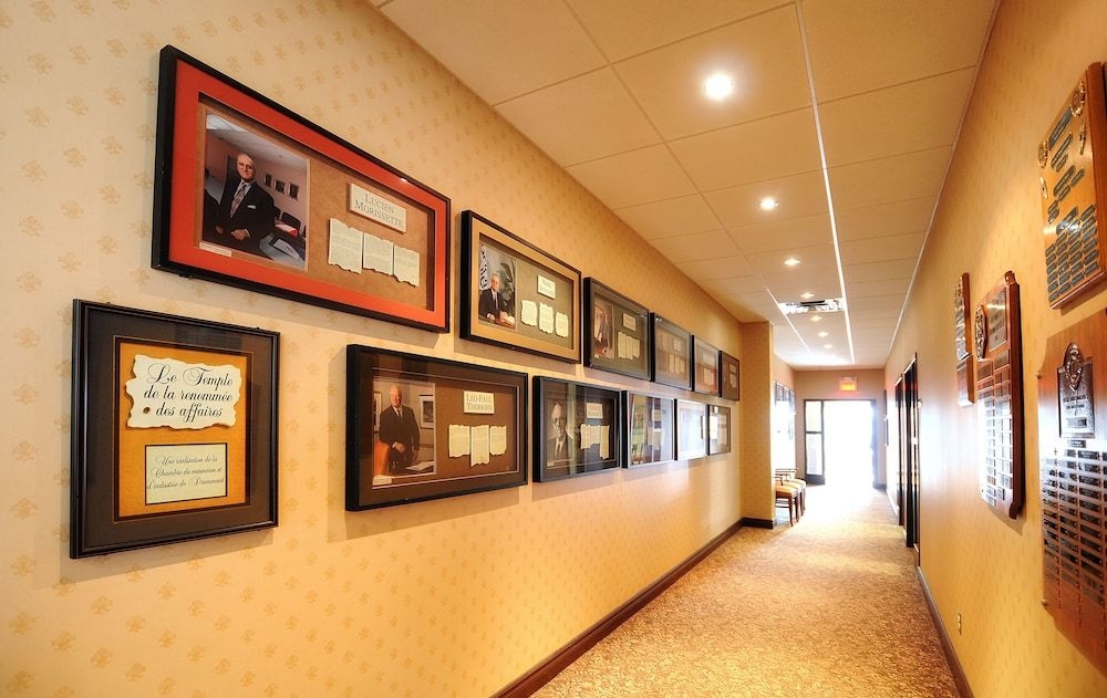 Hotel & Suites Le Dauphin4