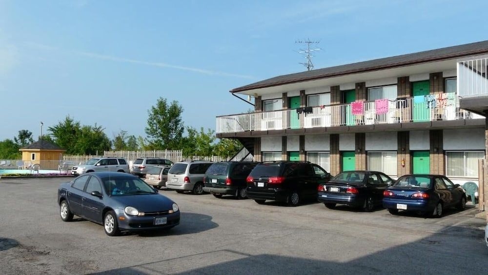 Tropicana Inn2