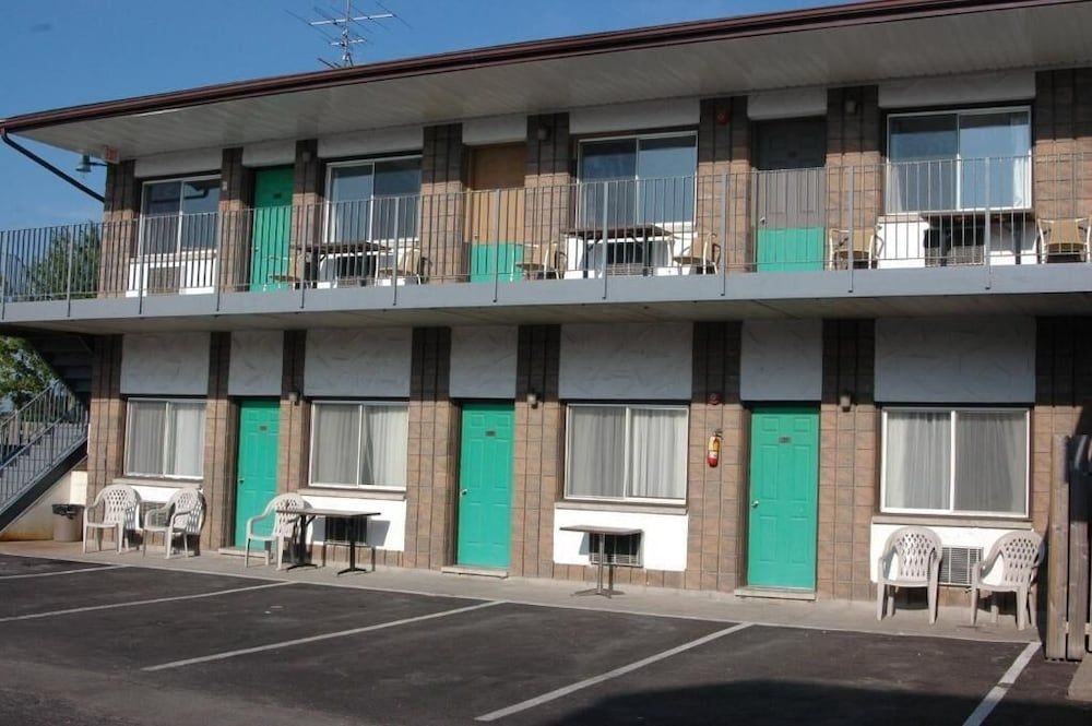 Tropicana Inn1